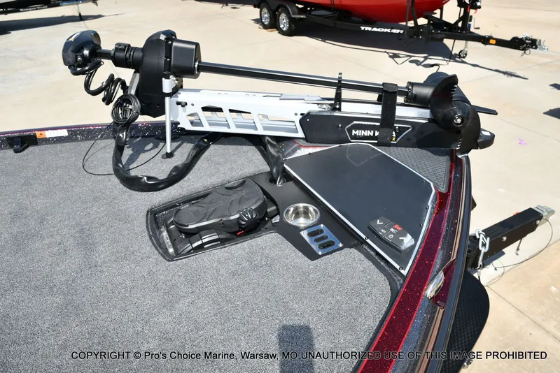 Slide: The Image of Ranger Boats Z520R Dual Console 2026 - 36