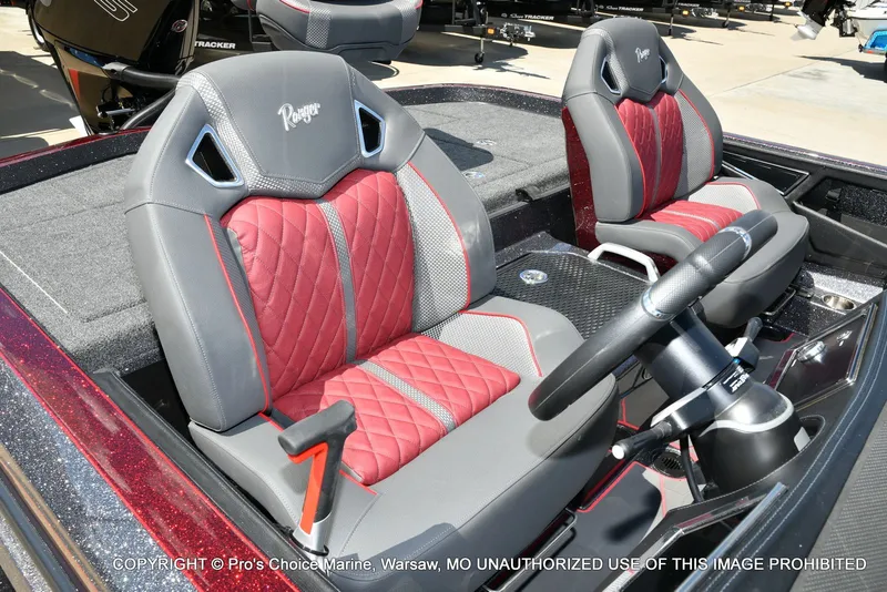 Slide: The Image of Ranger Boats Z520R Dual Console 2026 - 38