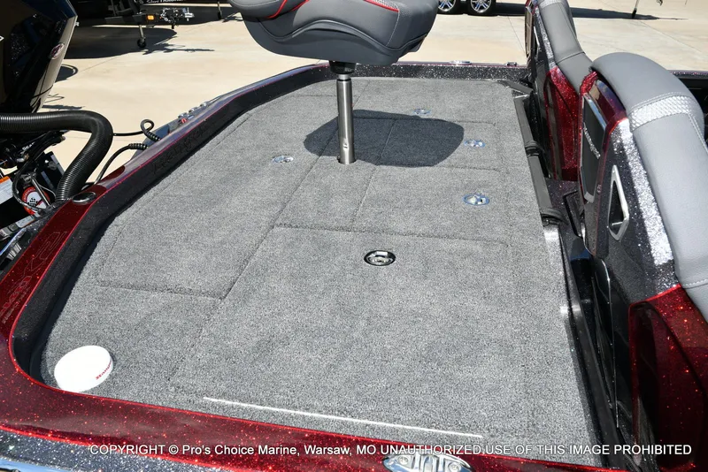 Slide: The Image of Ranger Boats Z520R Dual Console 2026 - 39