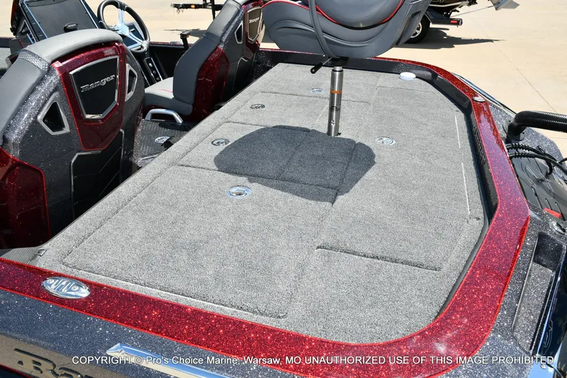 Slide: The Image of Ranger Boats Z520R Dual Console 2026 - 41