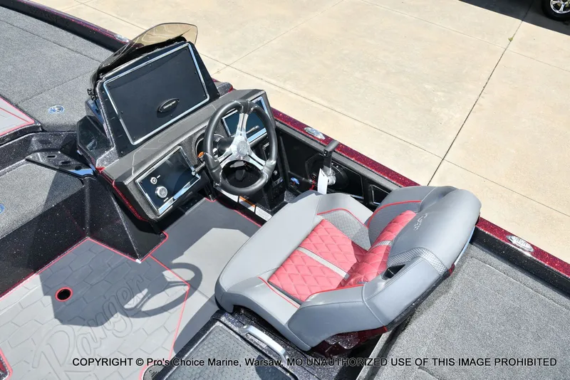 Slide: The Image of Ranger Boats Z520R Dual Console 2026 - 44