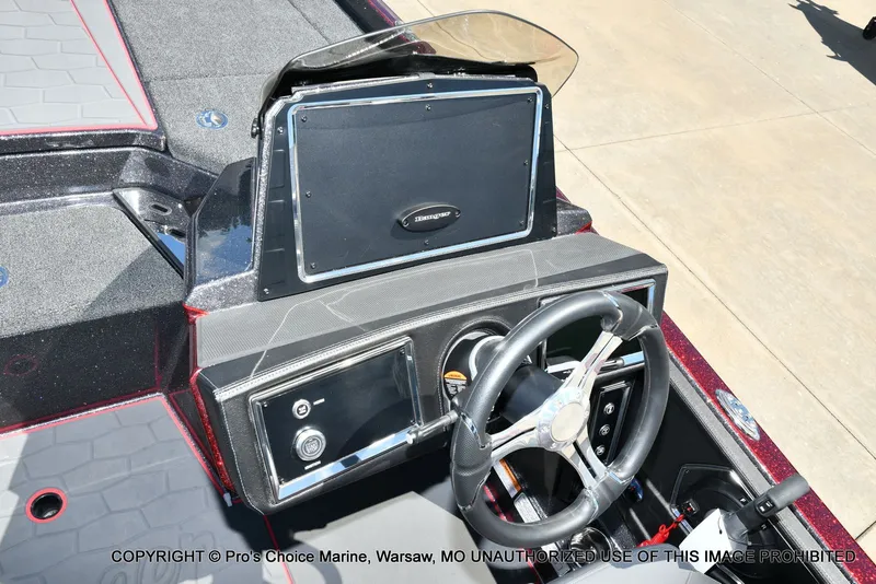 Slide: The Image of Ranger Boats Z520R Dual Console 2026 - 45