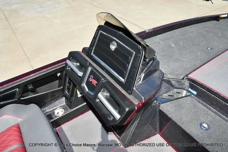 Slide: The Image of Ranger Boats Z520R Dual Console 2026 - 50