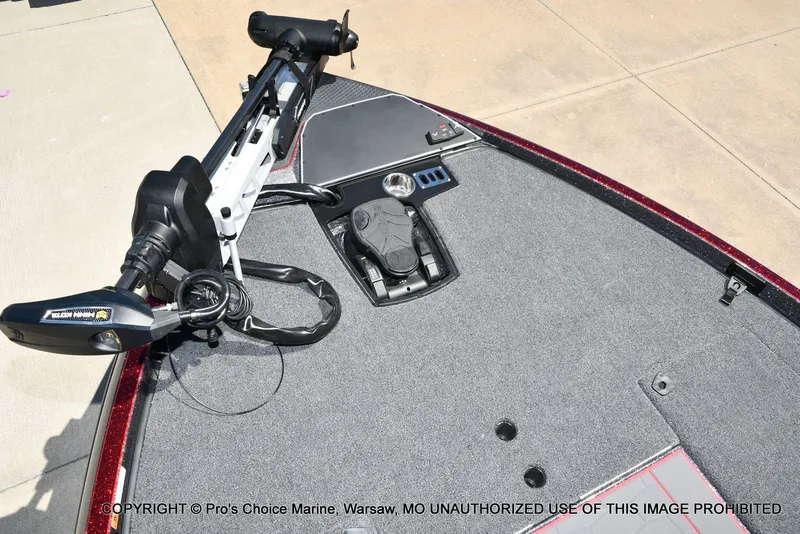 Slide: The Image of Ranger Boats Z520R Dual Console 2026 - 51