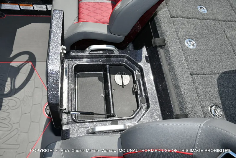 Slide: The Image of Ranger Boats Z520R Dual Console 2026 - 58