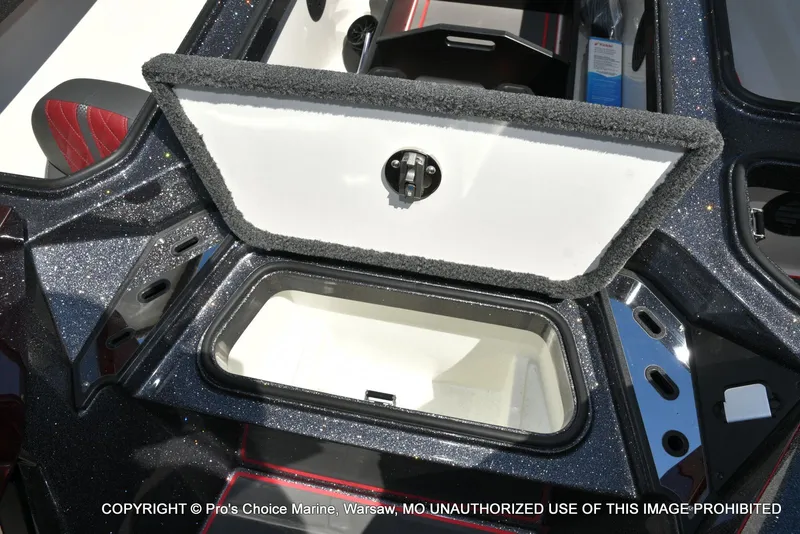 Slide: The Image of Ranger Boats Z520R Dual Console 2026 - 60