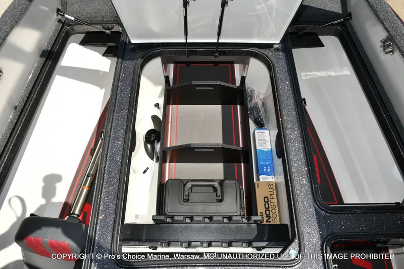 Slide: The Image of Ranger Boats Z520R Dual Console 2026 - 62
