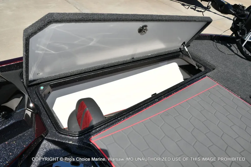 Slide: The Image of Ranger Boats Z520R Dual Console 2026 - 63