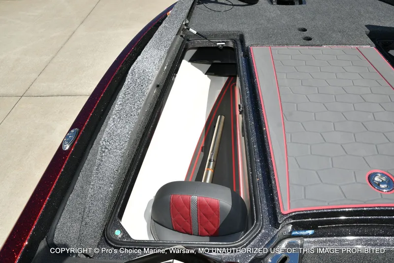 Slide: The Image of Ranger Boats Z520R Dual Console 2026 - 64