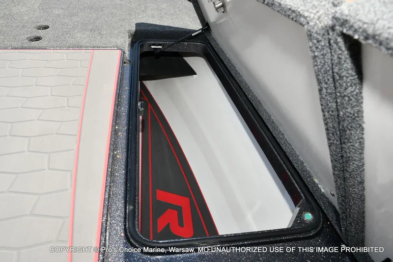 Slide: The Image of Ranger Boats Z520R Dual Console 2026 - 67