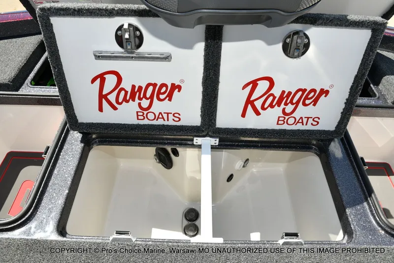 Slide: The Image of Ranger Boats Z520R Dual Console 2026 - 68
