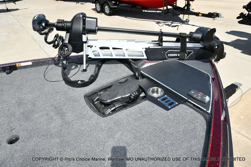 Slide: The Image of Ranger Boats Z520R Dual Console 2026 - 7