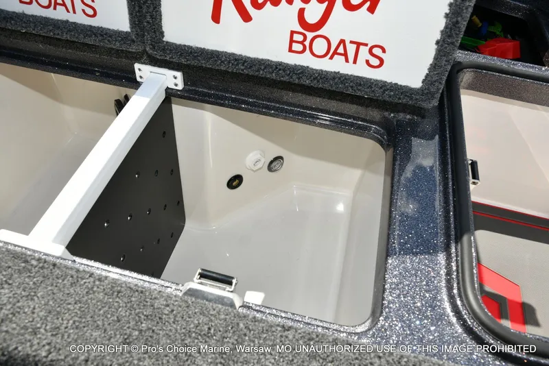 Slide: The Image of Ranger Boats Z520R Dual Console 2026 - 70