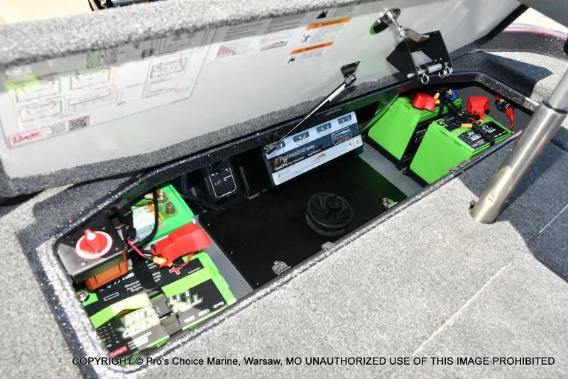 Slide: The Image of Ranger Boats Z520R Dual Console 2026 - 75