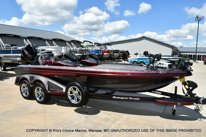 Slide: The Image of Ranger Boats Z520R Dual Console 2026 - 76