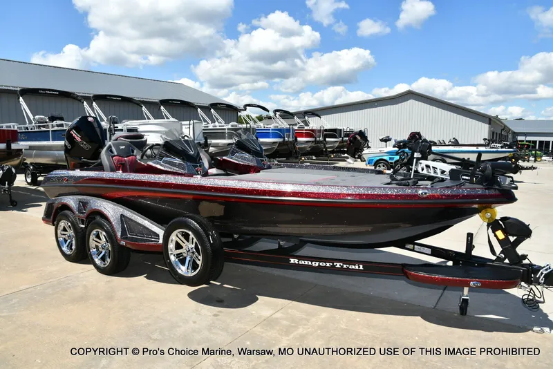 Slide: The Image of Ranger Boats Z520R Dual Console 2026 - 77