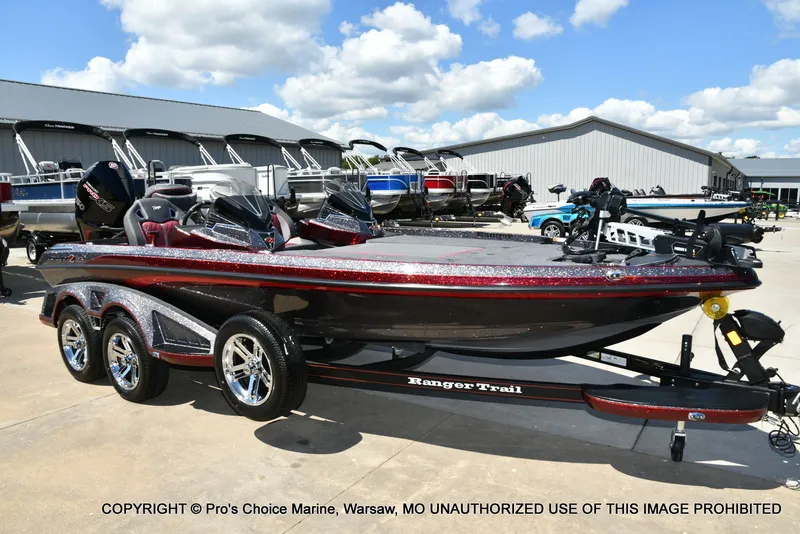 Slide: The Image of Ranger Boats Z520R Dual Console 2026 - 78