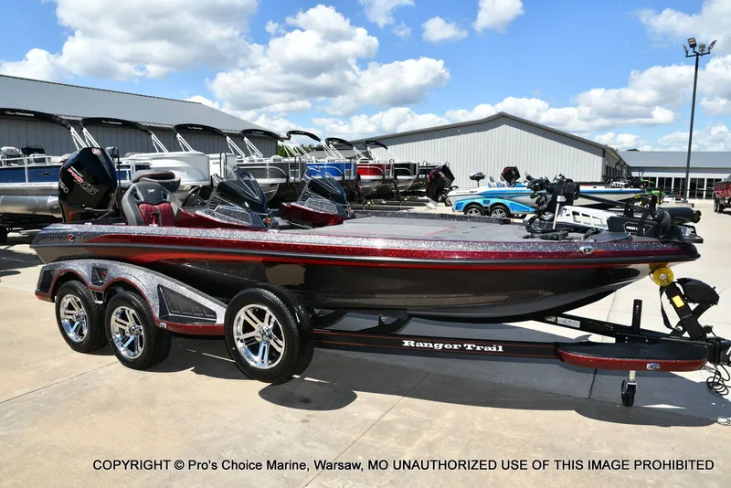 Slide: The Image of Ranger Boats Z520R Dual Console 2026 - 79