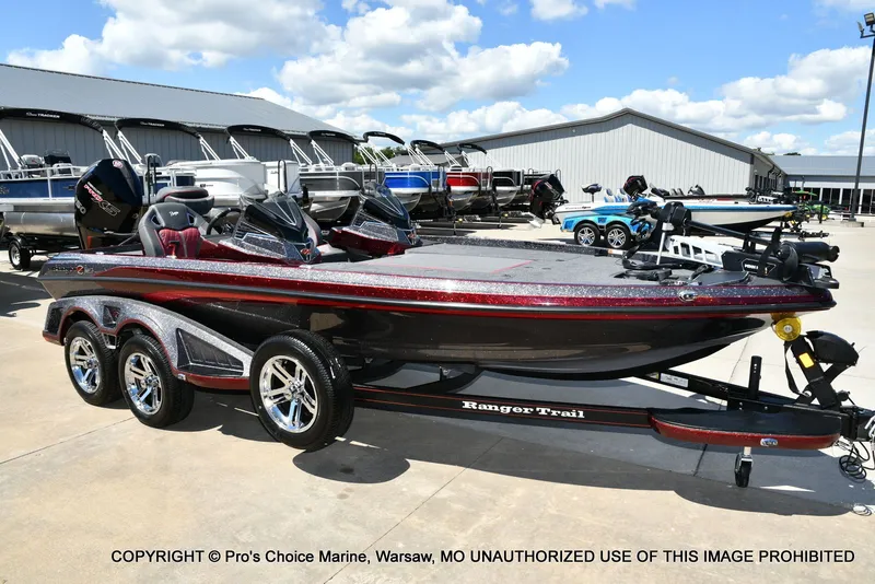 Slide: The Image of Ranger Boats Z520R Dual Console 2026 - 81