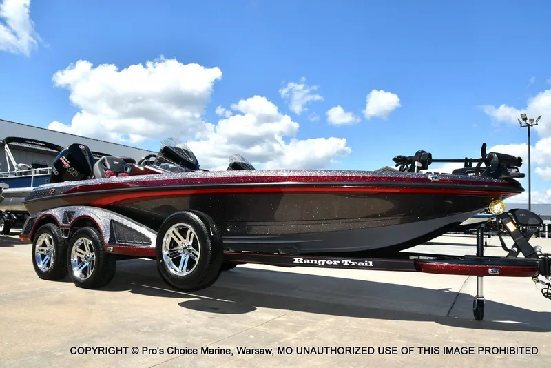 Slide: The Image of Ranger Boats Z520R Dual Console 2026 - 82