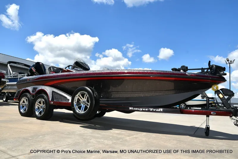 Slide: The Image of Ranger Boats Z520R Dual Console 2026 - 85