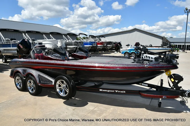 Slide: The Image of Ranger Boats Z520R Dual Console 2026 - 88