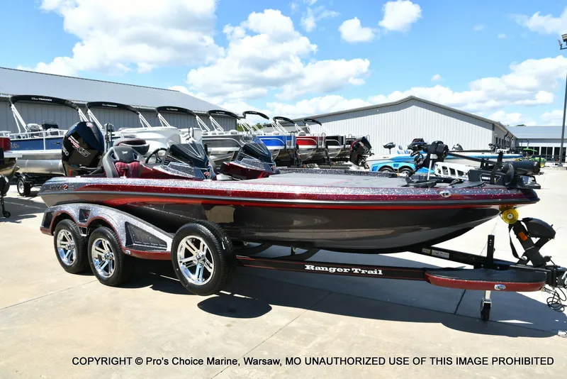 Slide: The Image of Ranger Boats Z520R Dual Console 2026 - 89