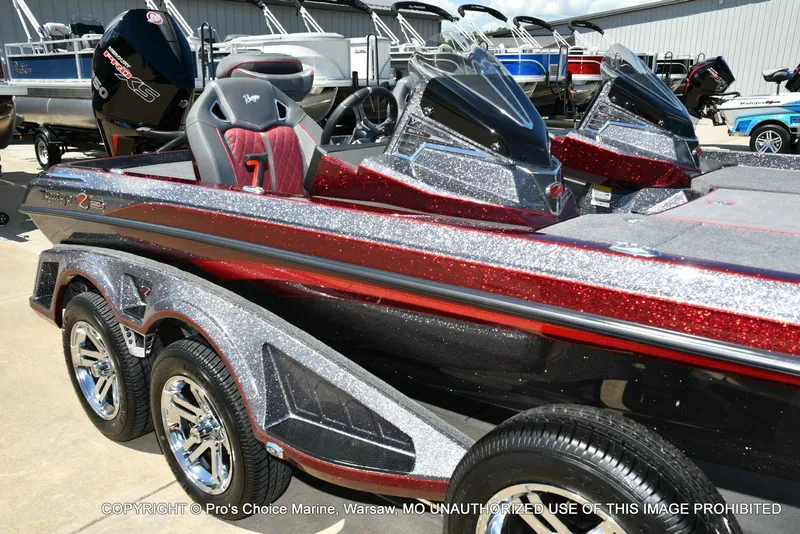 Slide: The Image of Ranger Boats Z520R Dual Console 2026 - 9