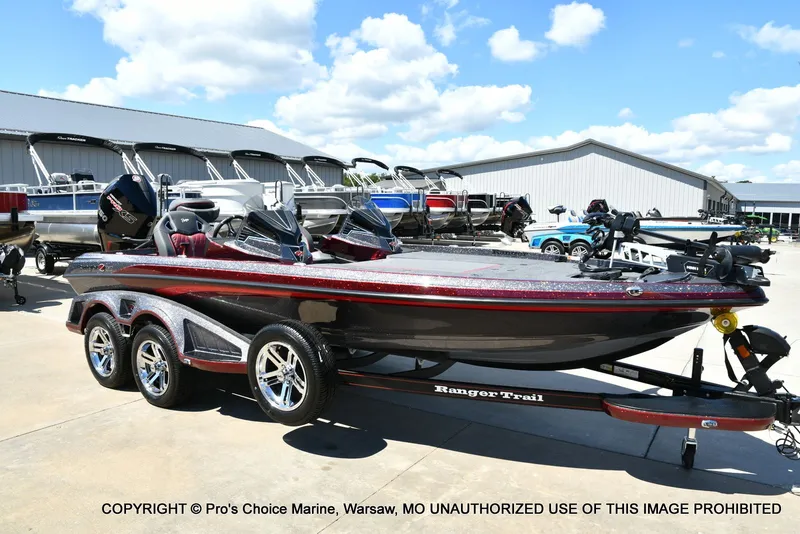 Slide: The Image of Ranger Boats Z520R Dual Console 2026 - 90
