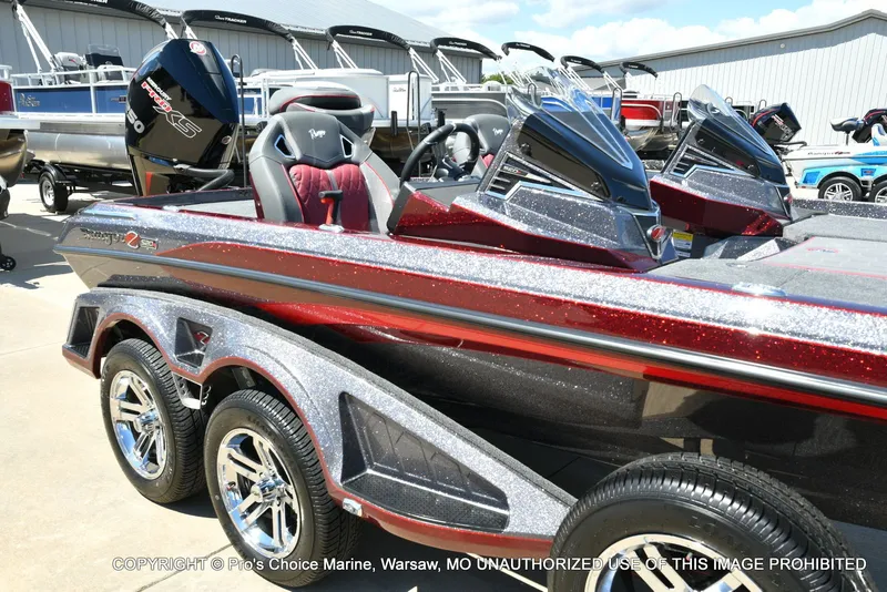 Slide: The Image of Ranger Boats Z520R Dual Console 2026 - 91