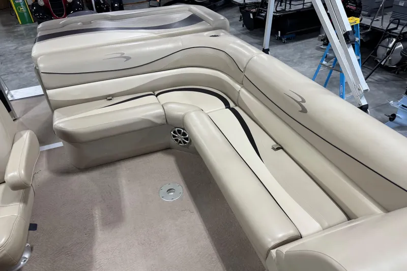 Slide: The Image of Luxurious seating on a 2010 Bennington 2574GLi pontoon boat, featuring beige upholstery. - 10