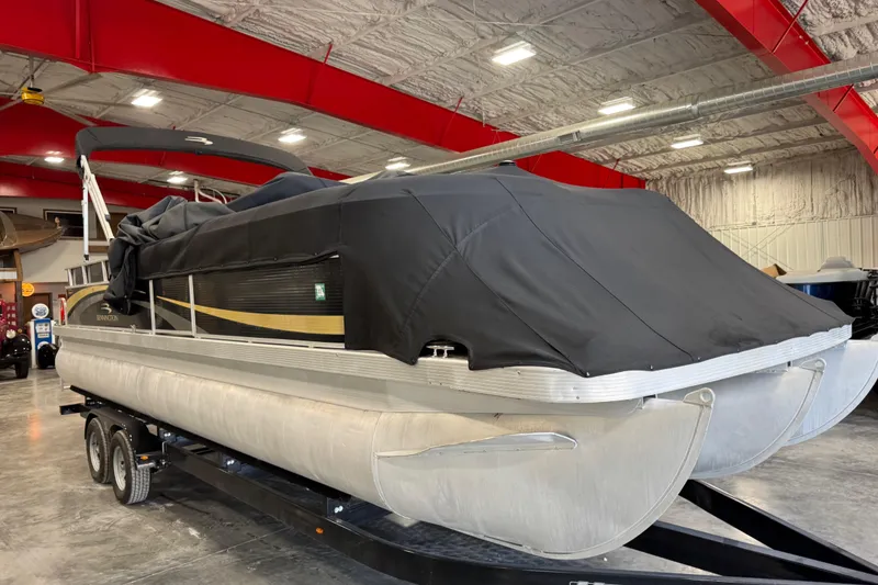 Slide: The Image of 2010 Bennington 2574GLi pontoon boat with cover in indoor storage. - 15