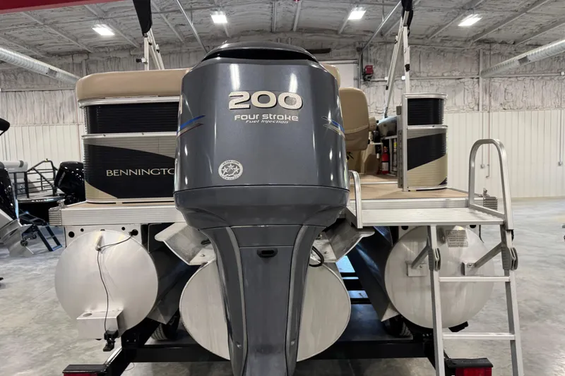 Slide: The Image of 2010 Bennington 2574GLi pontoon boat with 200HP four-stroke engine in a showroom. - 6
