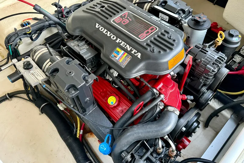 Slide: The Image of Volvo Penta engine in 2009 Chaparral Sunesta 224 Xtreme boat, detailed view. - 32