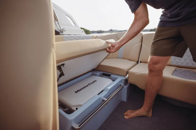 Slide: The Image of 2026 MasterCraft XT20 boat, luxurious beige and white upholstery. - 15