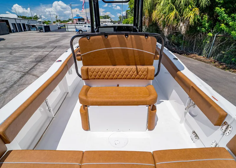 Slide: The Image of Sea Hunt Ultra 245 SE 2026 - 11