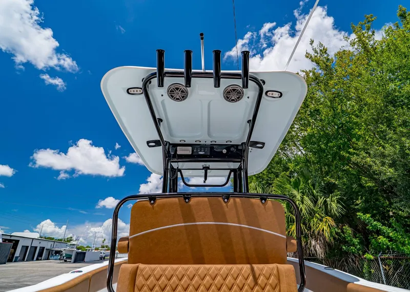 Slide: The Image of Sea Hunt Ultra 245 SE 2026 - 13