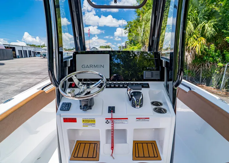 Slide: The Image of Sea Hunt Ultra 245 SE 2026 - 15