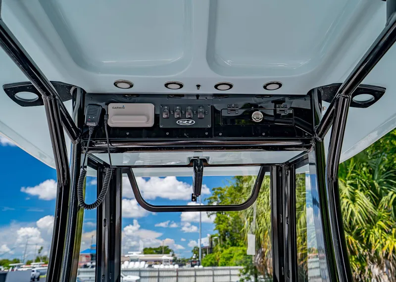 Slide: The Image of Sea Hunt Ultra 245 SE 2026 - 16