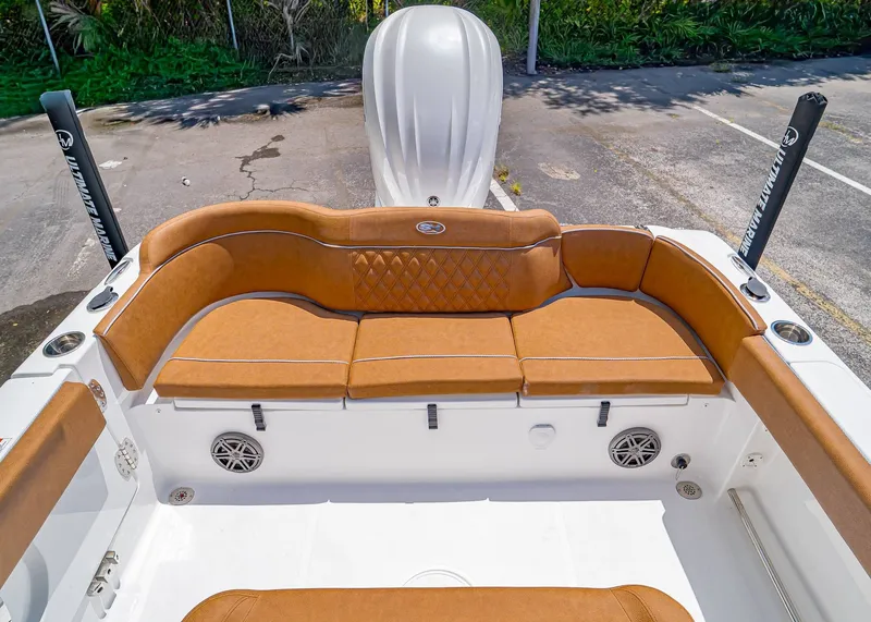 Slide: The Image of Sea Hunt Ultra 245 SE 2026 - 6