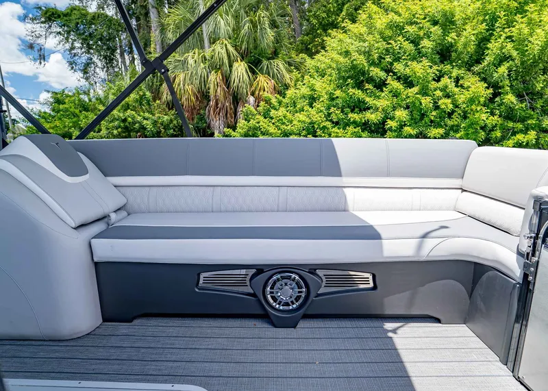 Slide: The Image of Tahoe Cascade 25' Quad Lounge 2025 - 10