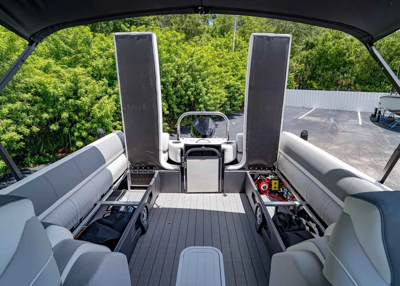 Slide: The Image of Tahoe Cascade 25' Quad Lounge 2025 - 11