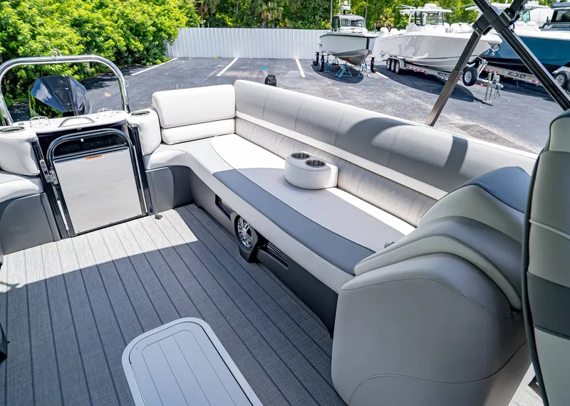 Slide: The Image of Tahoe Cascade 25' Quad Lounge 2025 - 13