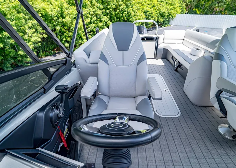 Slide: The Image of Tahoe Cascade 25' Quad Lounge 2025 - 15