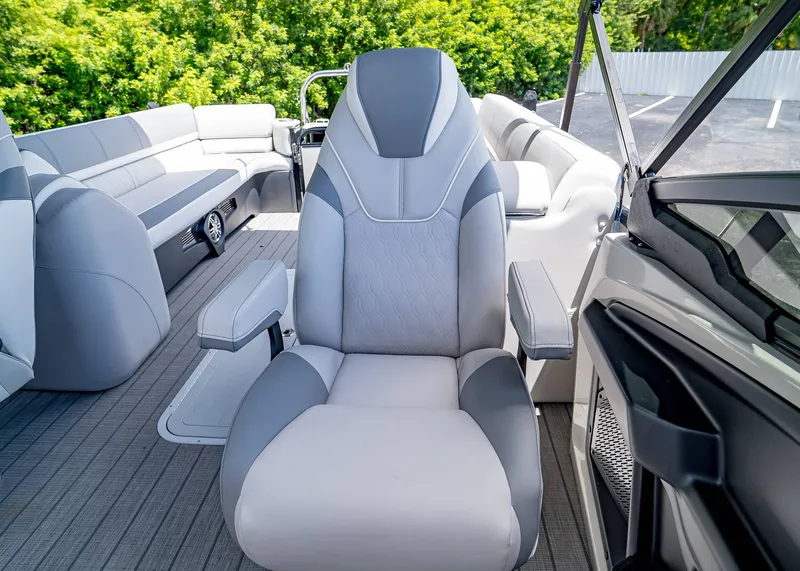 Slide: The Image of Tahoe Cascade 25' Quad Lounge 2025 - 16