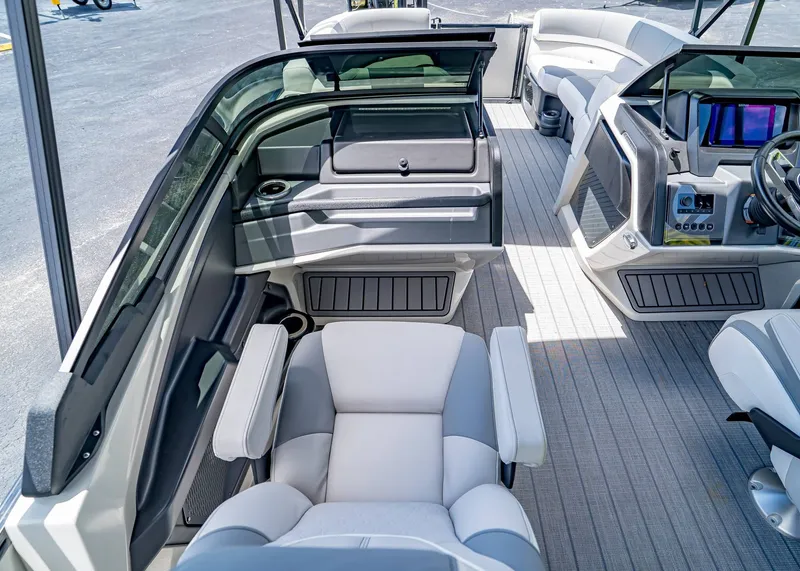 Slide: The Image of Tahoe Cascade 25' Quad Lounge 2025 - 17