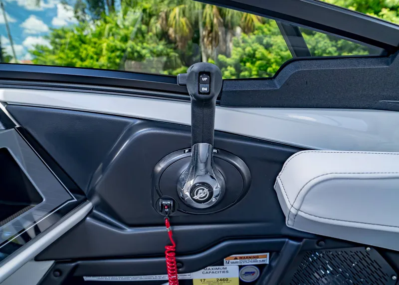 Slide: The Image of Tahoe Cascade 25' Quad Lounge 2025 - 19