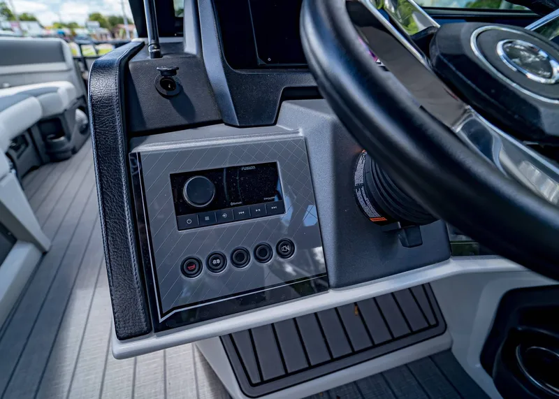 Slide: The Image of Tahoe Cascade 25' Quad Lounge 2025 - 20