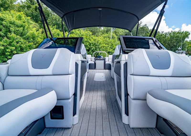 Slide: The Image of Tahoe Cascade 25' Quad Lounge 2025 - 24