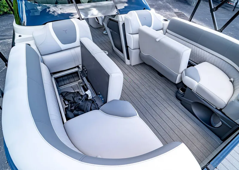 Slide: The Image of Tahoe Cascade 25' Quad Lounge 2025 - 25